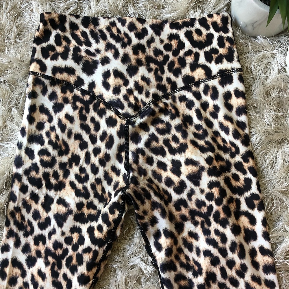 ✨LAST PAIR✨NEW Leopard Leggings - Picture 5 of 6